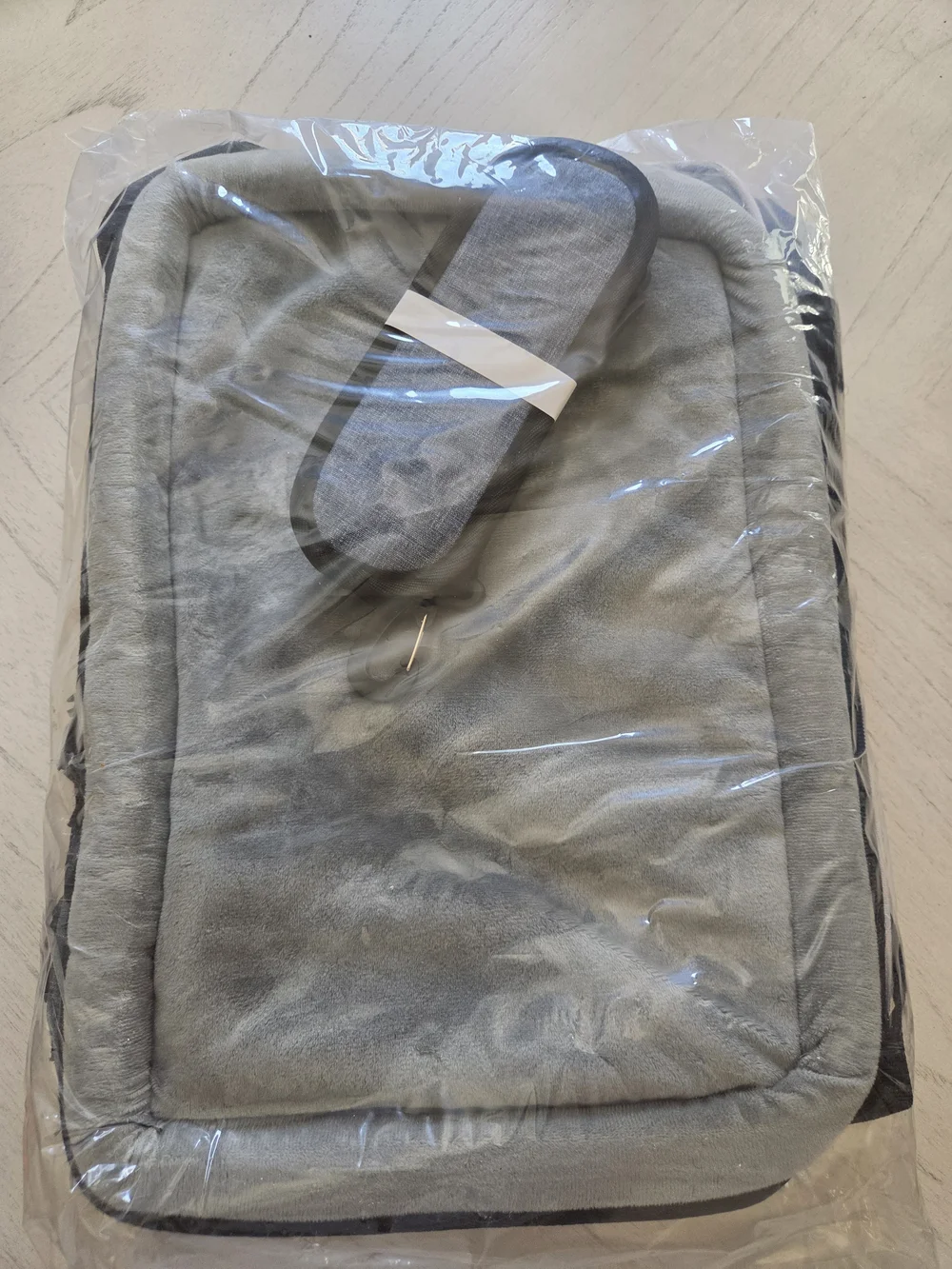 Soft-Sided Carrier for Small Pets with Locking Safety Zippers Anti-Scratch Mesh